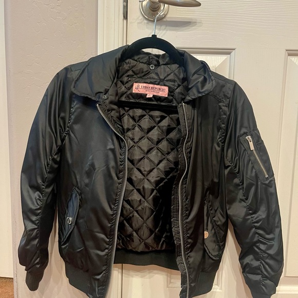 Urban Republic puffer jacket with pink faux fur detachable collar. - Picture 5 of 6